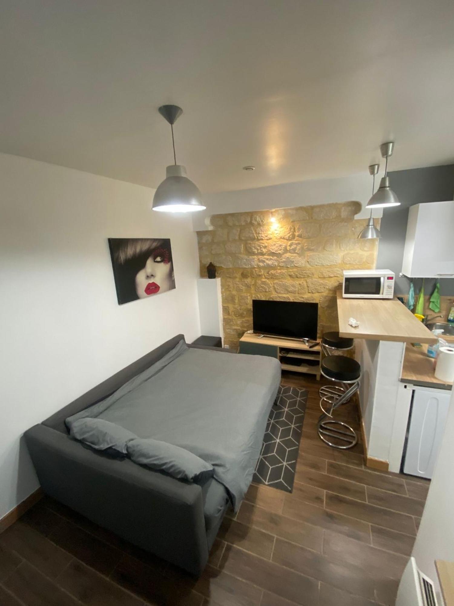 Agreable Appartement In Montmartre Paris Exterior foto