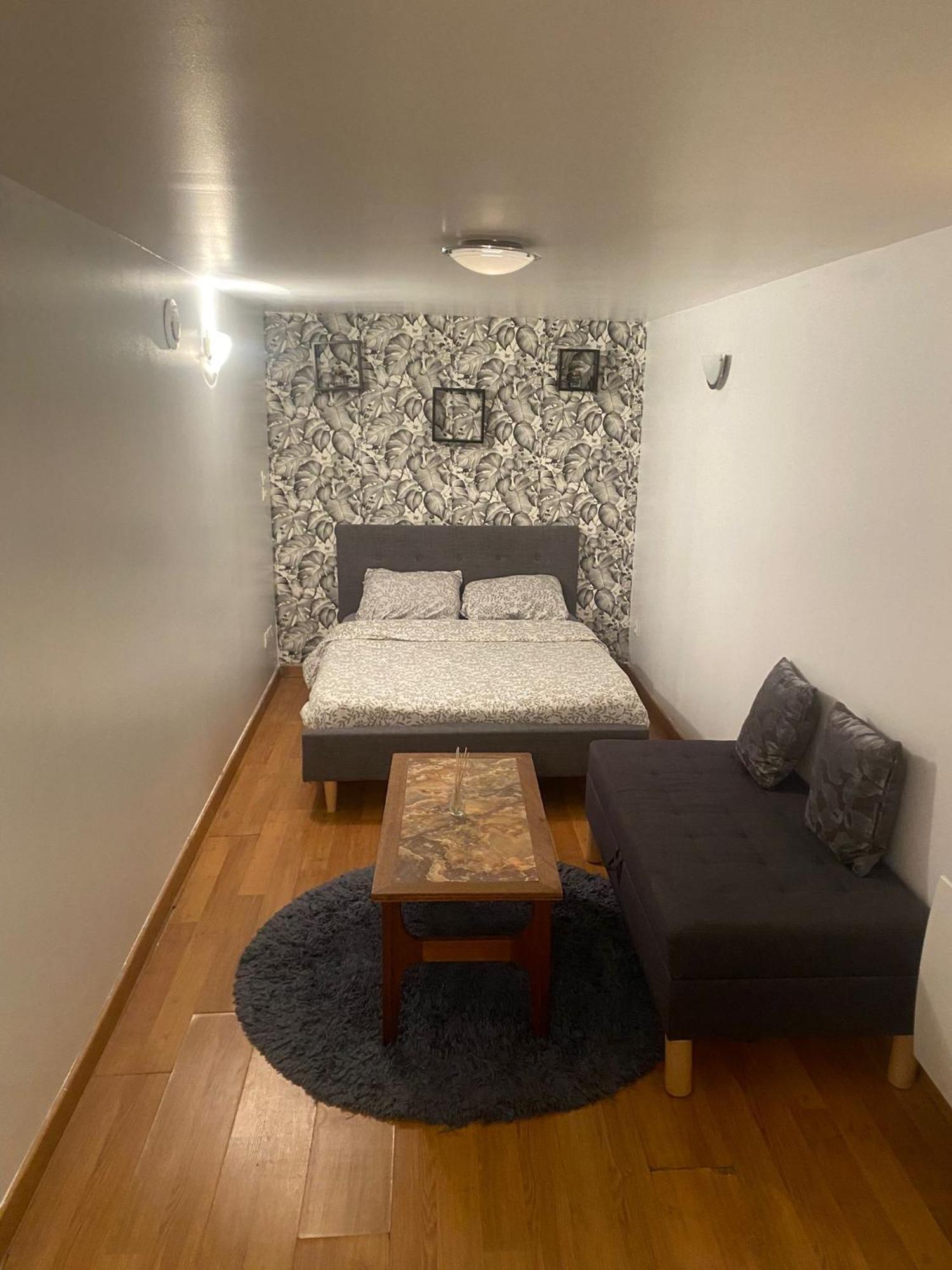 Agreable Appartement In Montmartre Paris Exterior foto