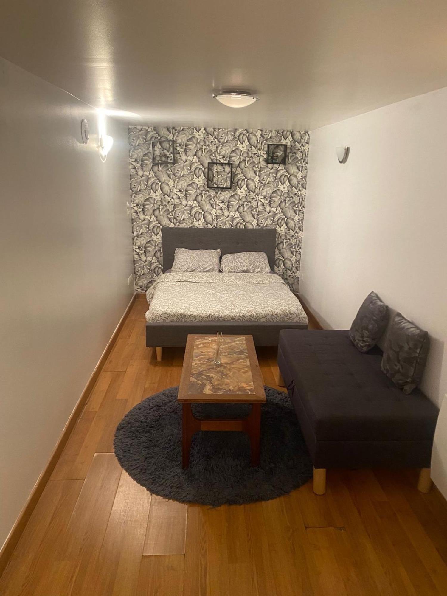 Agreable Appartement In Montmartre Paris Exterior foto